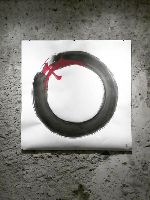 le grand cercle au mur de la galerie