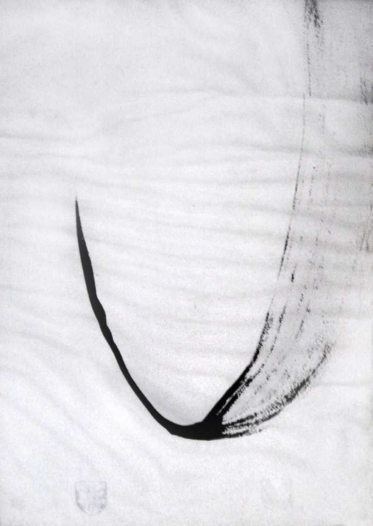 trait de vague, encre sur papier froissé dessin à l'encre sur papier froissé