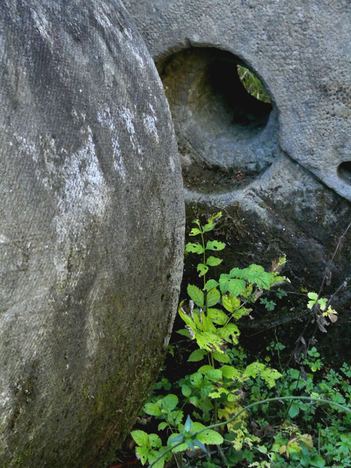 meules en pierre détail