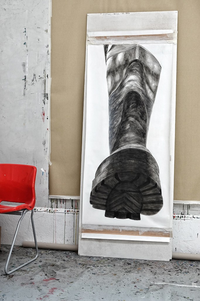 la botte, dessin de Jeanne Schmid, photo de Thierry Wenger, Ceux d'en face