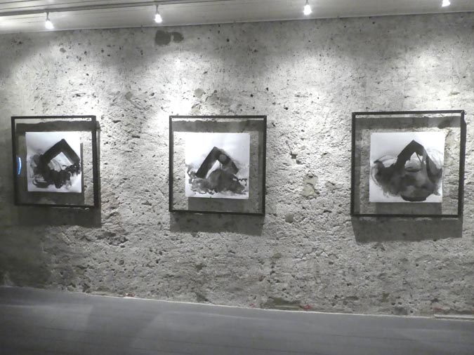 Dessins à l'encre de chine sur papier