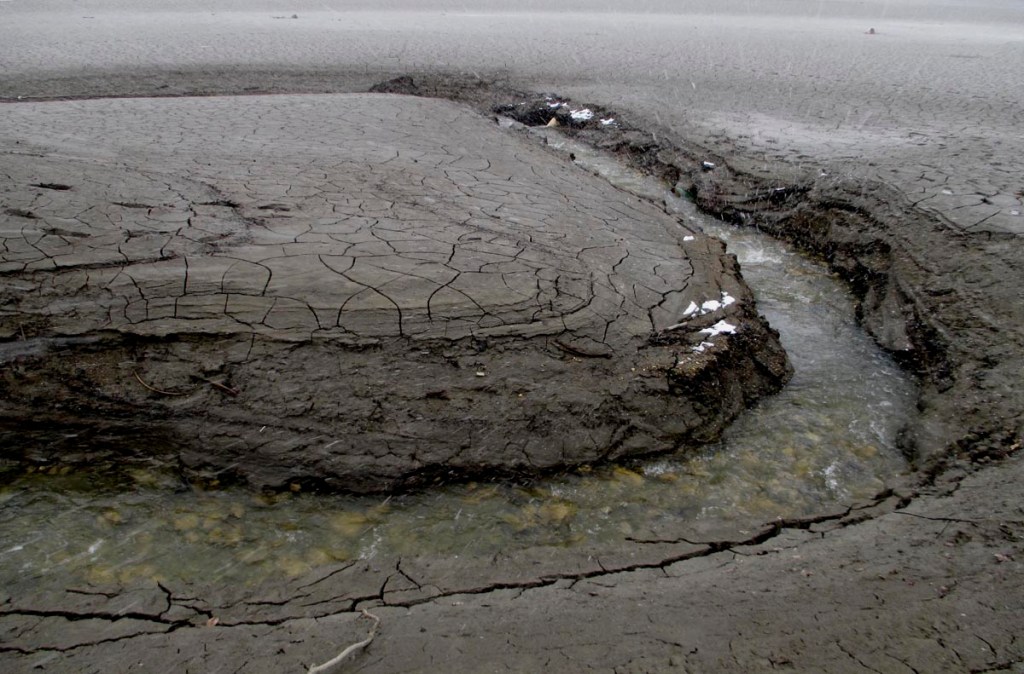 méandre au fond du lac asseché