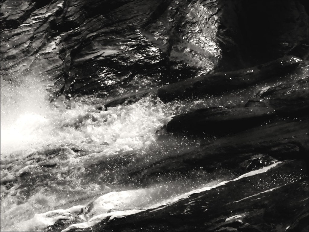 eclaboussures sur pierres