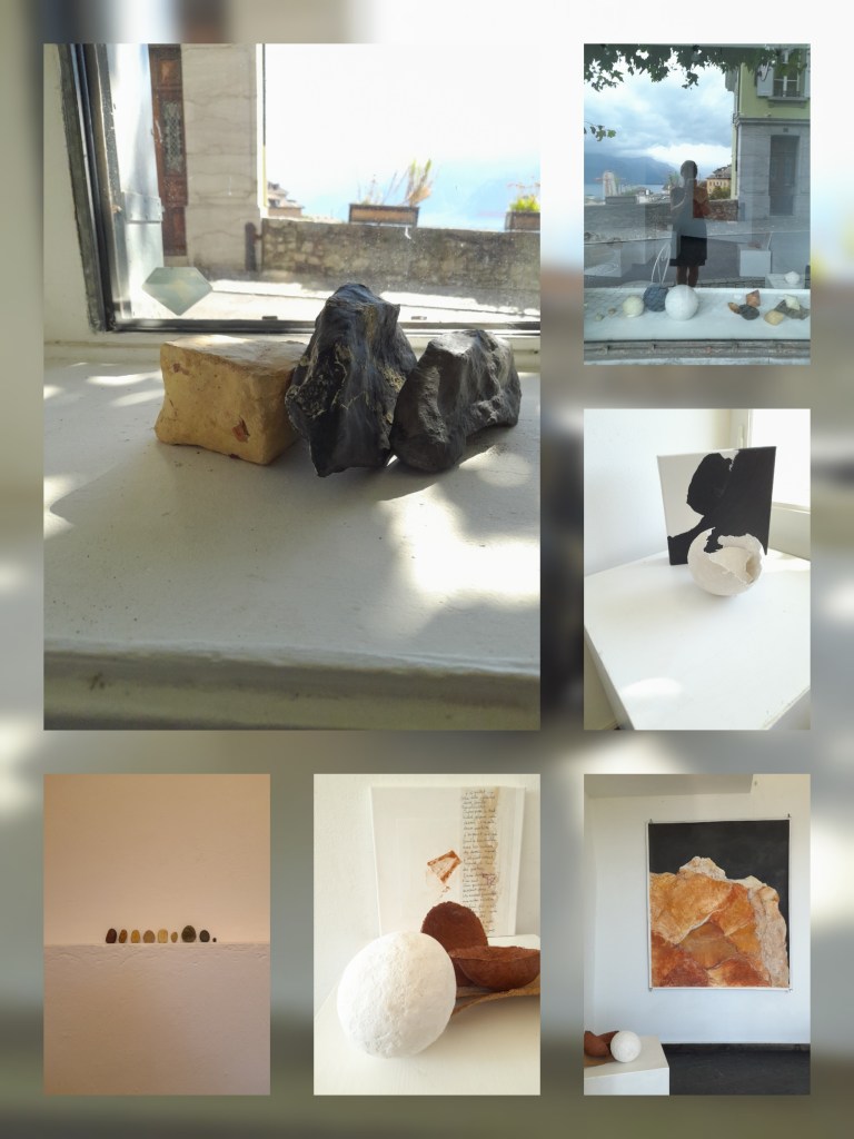 Montage photo. Ambiance et lumières lors de l'expo "terre, pierre et papier". Plusieurs pièces présentées sur une photo.